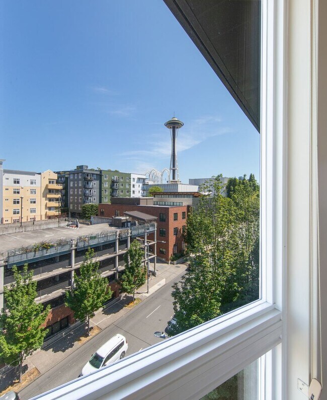 Building Photo - Matae Condominiums - Lower Queen Anne/Bell...