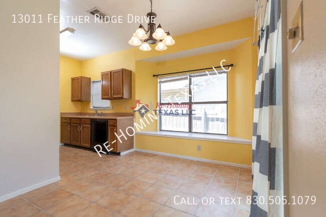 Building Photo - 13011 Feather Ridge Dr