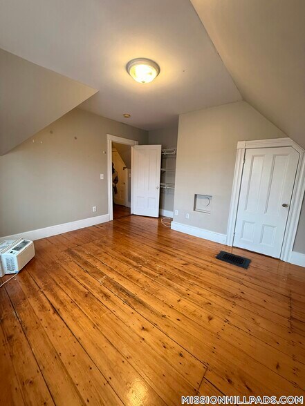 Building Photo - 75 Munroe St