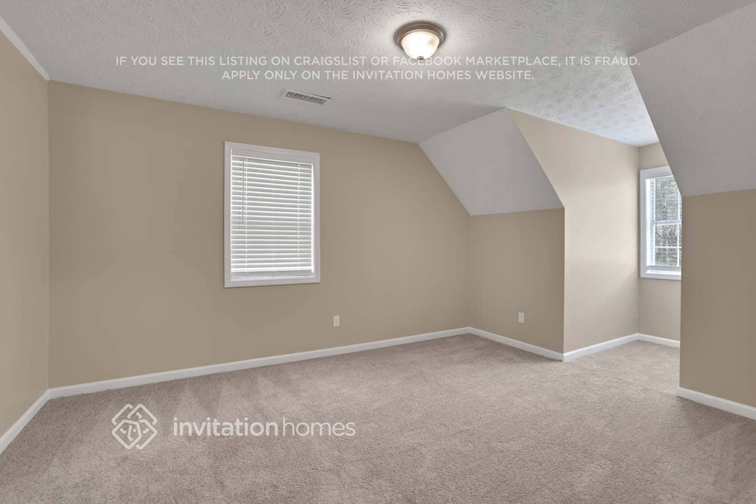 Building Photo - 4079 Robindale Dr