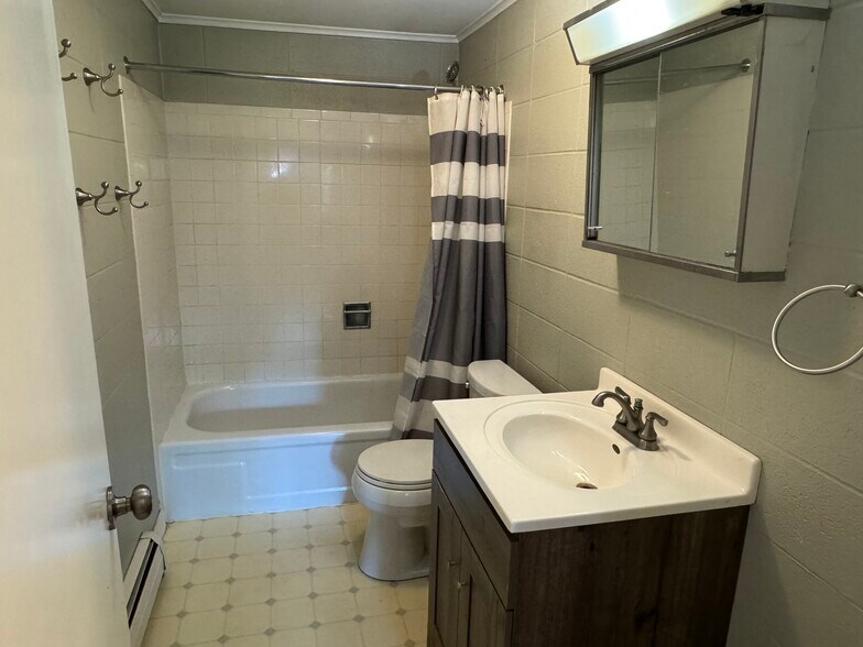 Building Photo - 5418 Starker Ave