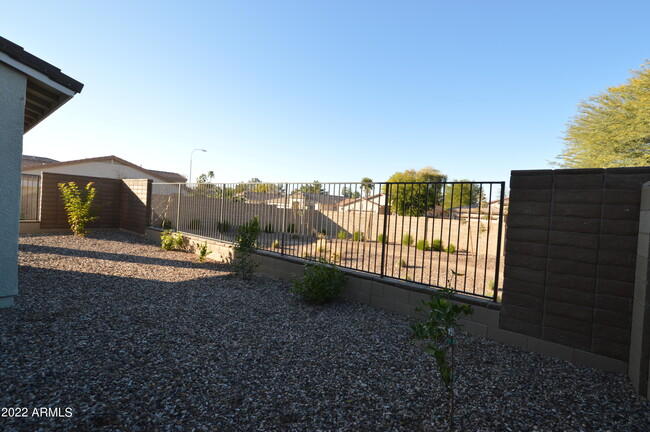 Building Photo - 1326 W Coyote Dr