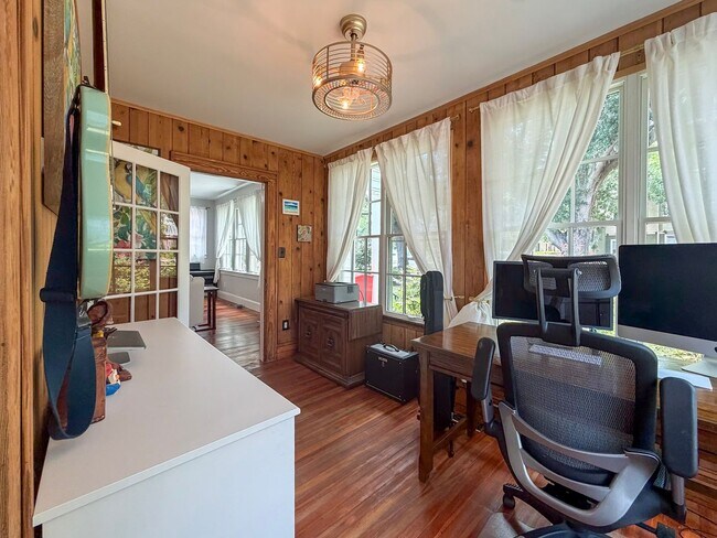 Building Photo - Luxury Historic Home Near UF | Fully Renovated 3BR/2BA with Private Yard & Premium Finishes