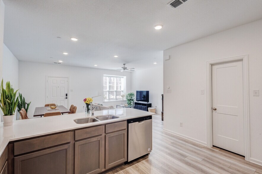 Building Photo - 3720 Star Mesa St