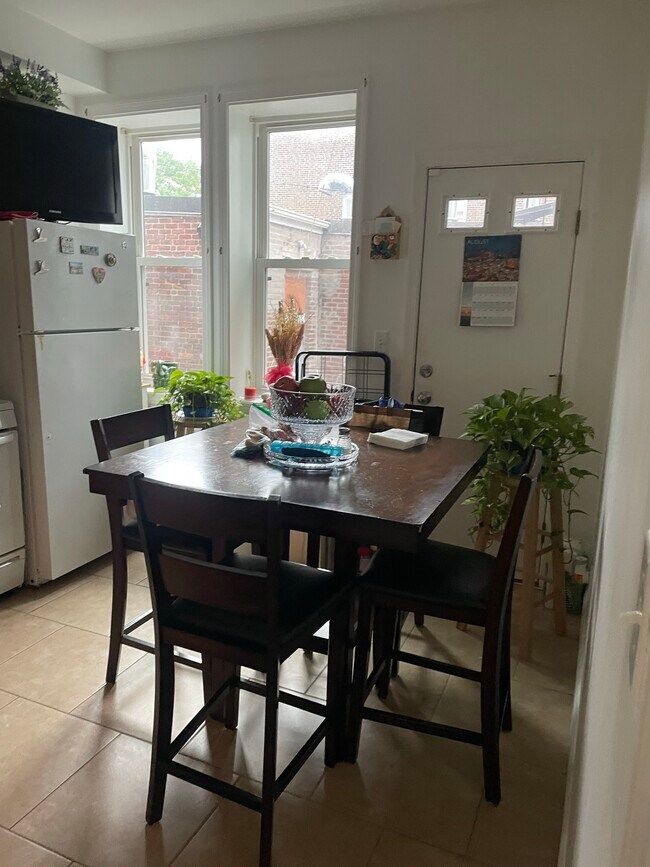 Building Photo - 103 Shurtleff St