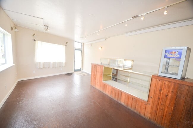 Building Photo - Commercial and Residential Option! Main St Alma!