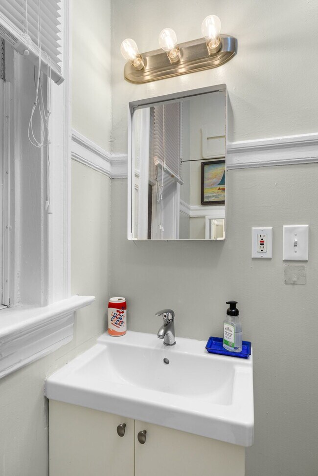 Building Photo - 2819 Shenandoah Ave