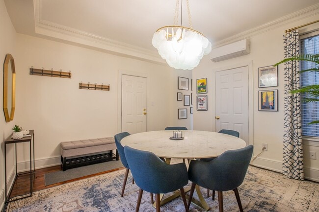 Building Photo - Stunning 2 BR/2 BA Condo in Dupont Circle!