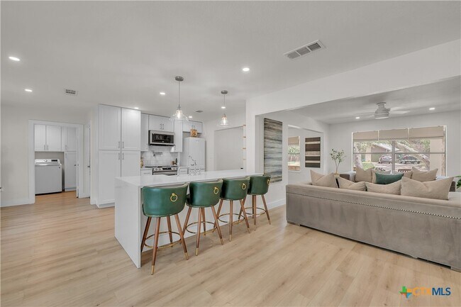 Building Photo - 513 Santa Clara Rd