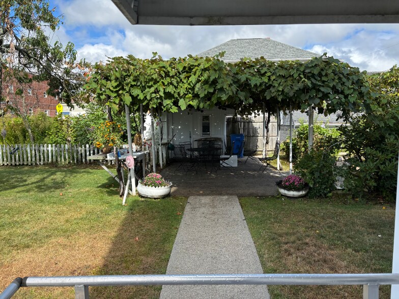 Building Photo - 53 Clemence St