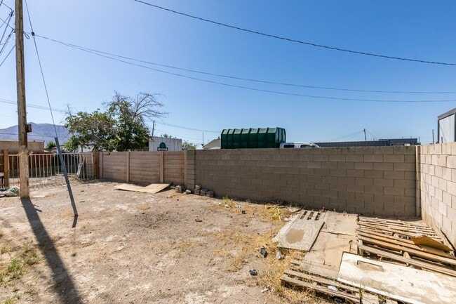 Building Photo - Cozy 1-Bedroom Retreat with Spacious Yard & Open Living Layout * COMING SOON *