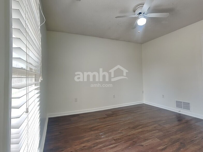 Building Photo - 9270 Chimneyrock Blvd