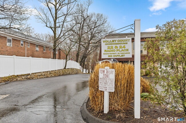 Building Photo - 22 Radio Pl