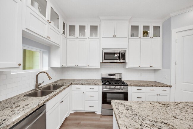 Building Photo - 1320 Dorothy St