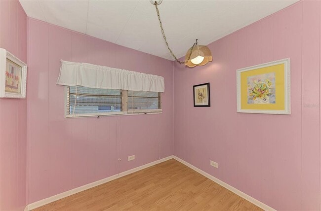 Building Photo - 226 3rd St E