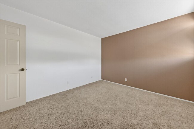 Building Photo - 5BR; 3BA Pool Home with Stunning Views in ...