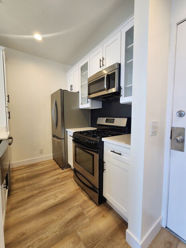 Building Photo - 14515 Dickens St