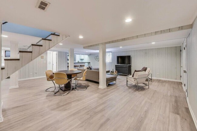 Building Photo - 2408 Cumberland Cir