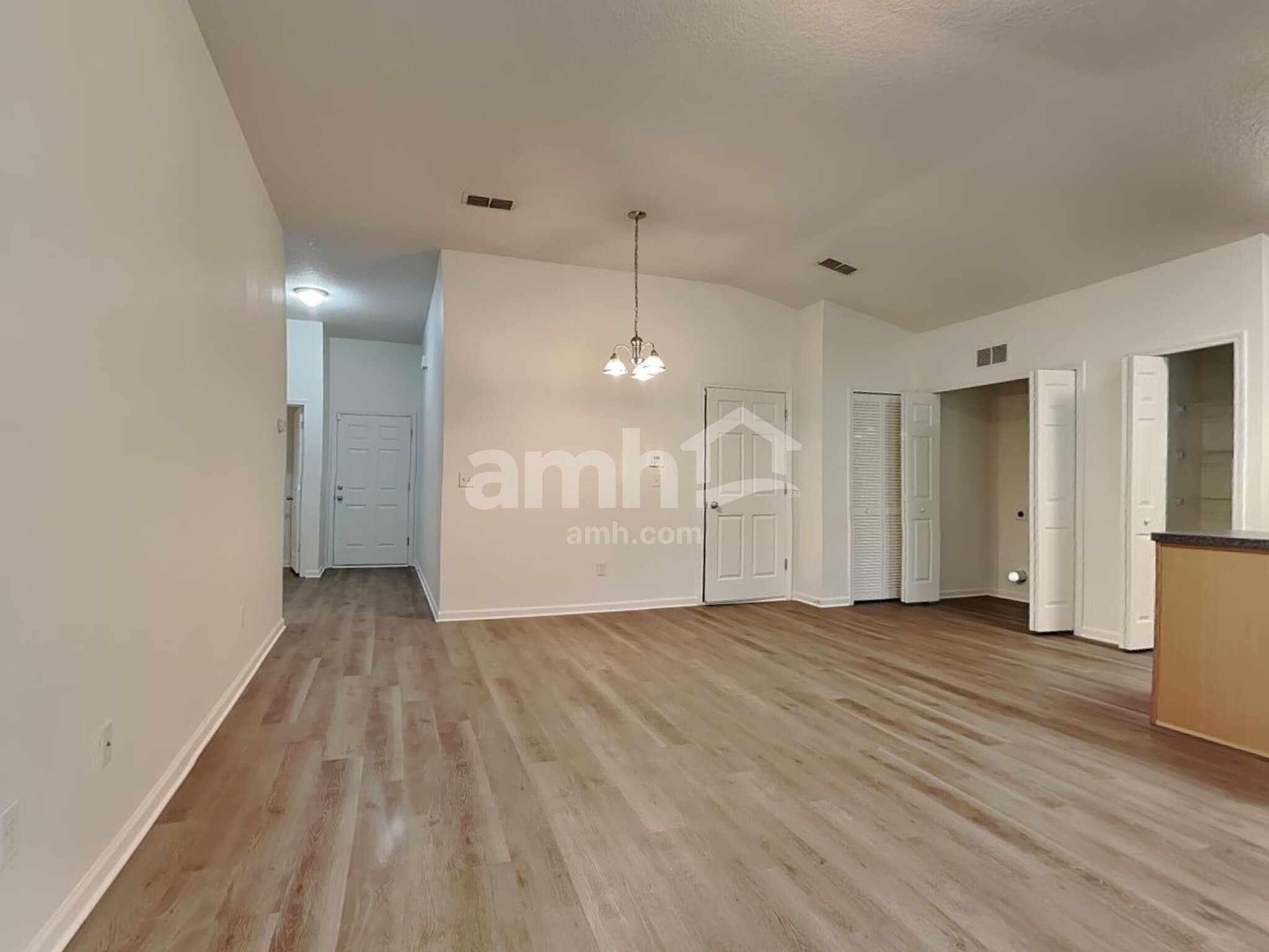 Building Photo - 6421 Pinewood Hills Dr