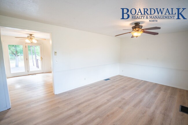 Building Photo - Just Remodeled 4 Bedroom Home in Beautiful...