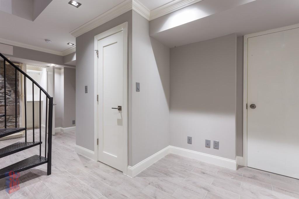 Building Photo - 221 Mott St