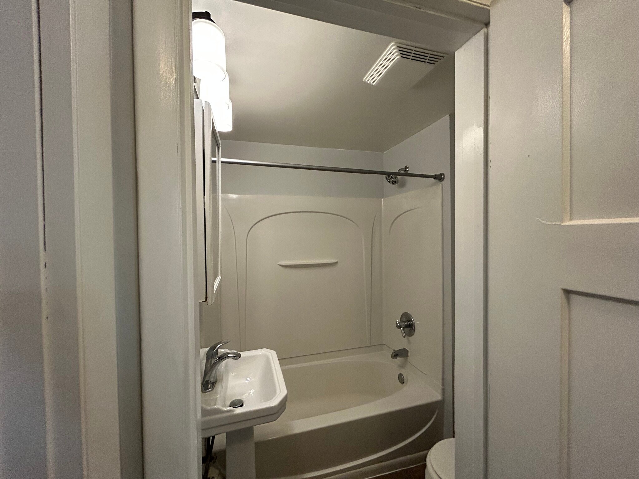 Bathroom view 2 - 203 Annapolis St W