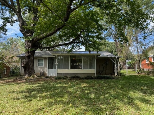 Building Photo - South AVL - 3/2 with Sunroom and Flex Space!