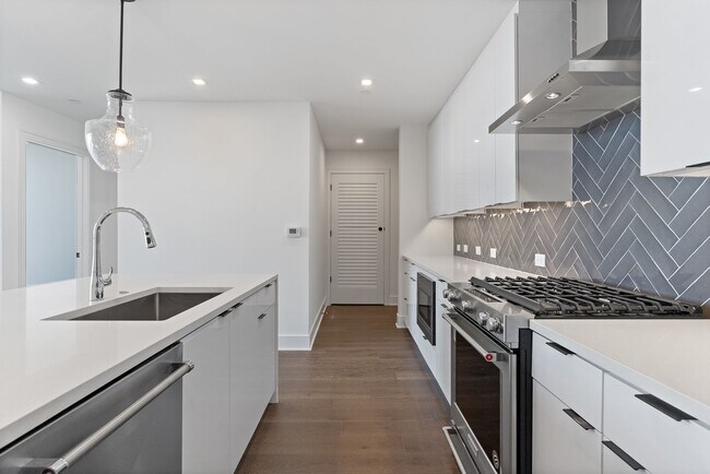 Building Photo - 2 Bed 2 Bath Apartment in West Midtown!