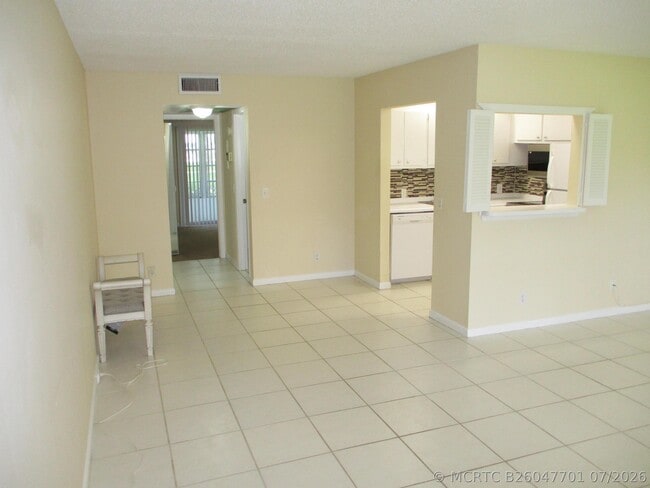 Building Photo - 506 Mansfield M