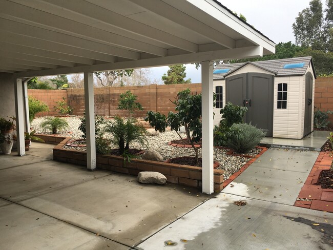 Building Photo - Single Story 3 Bedroom 2.5 Bath Home,