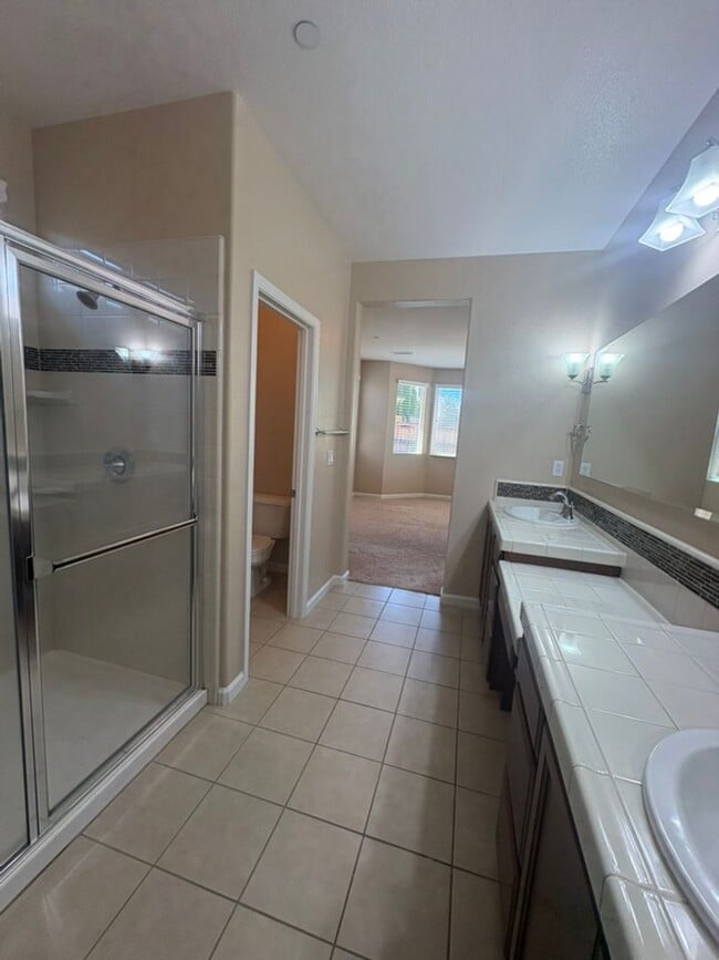 Building Photo - 4 bedroom 3 bath stunner in Sparks