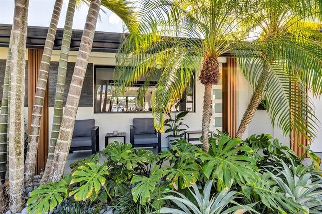 Building Photo - 160 SE 3rd Ct