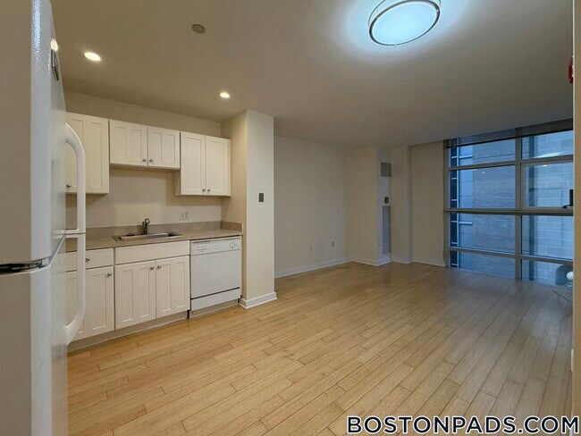 Building Photo - 40 Boylston St