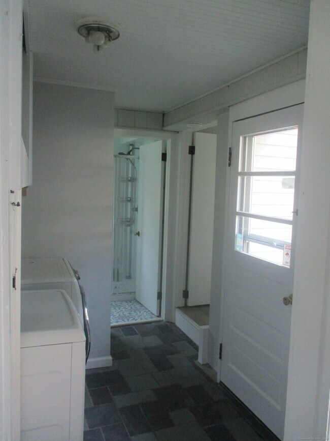 Building Photo - 10 Leuvine St