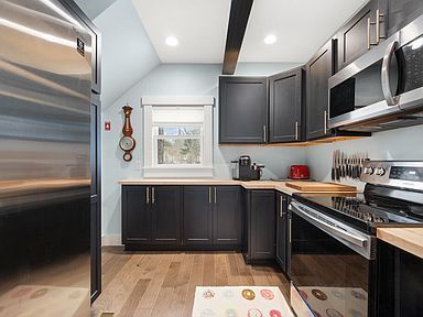 Building Photo - Charming Renovated Home in Sought-After Hu...