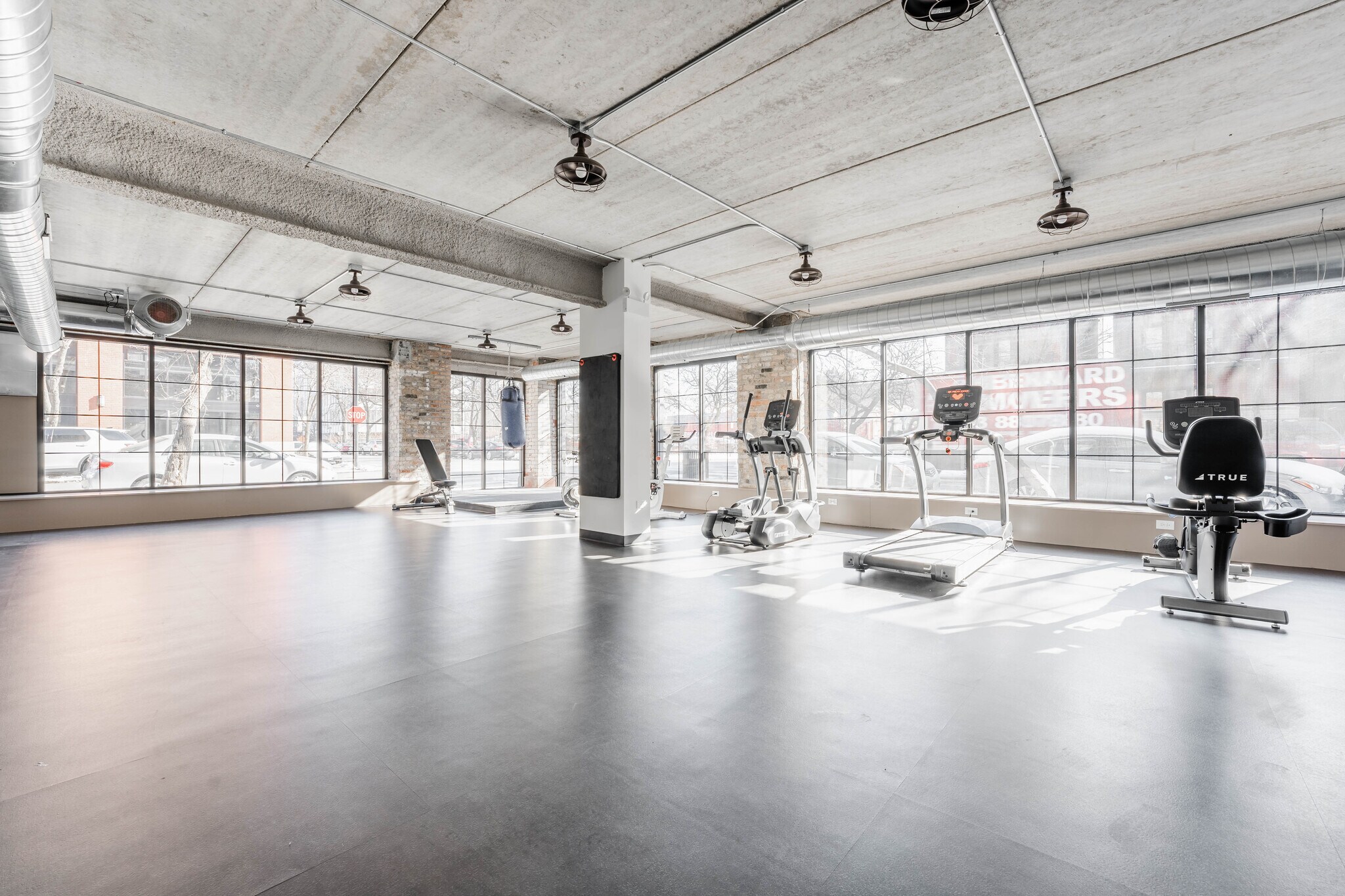 Building Photo - 100 E 14th St