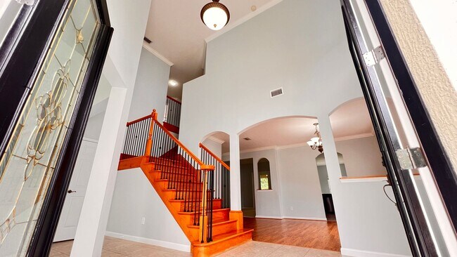 Building Photo - Available NOW! Stunning 4-Bedroom Home in ...