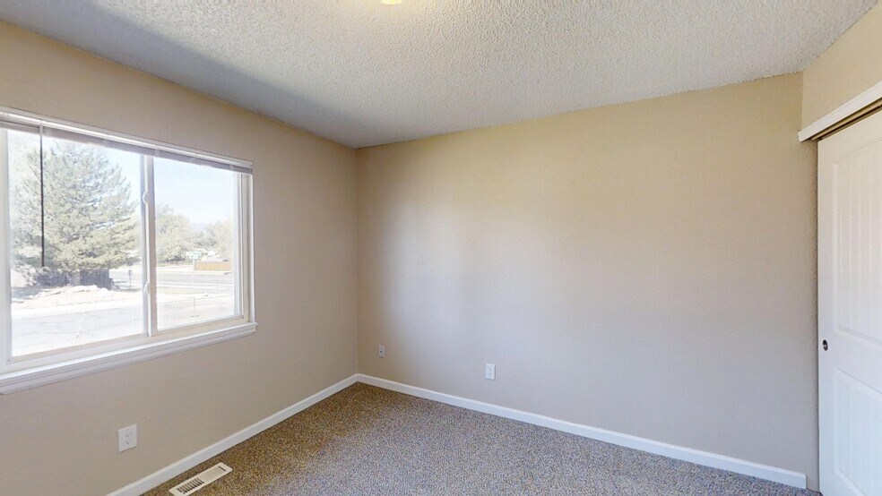 Building Photo - 2505 Gina Dr