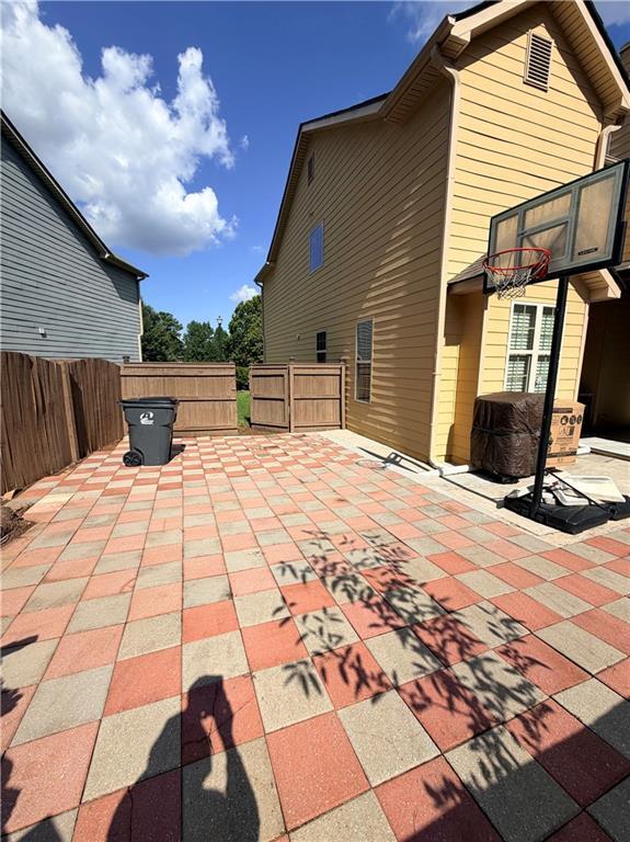 Building Photo - 2118 Newbury Oaks Dr