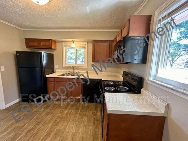 Building Photo - 2464 Tansel Rd