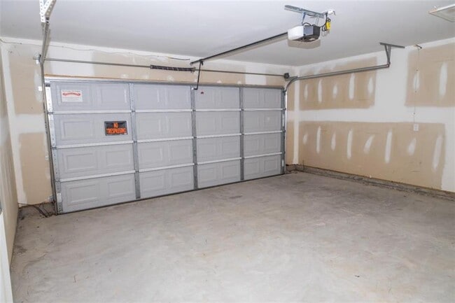 Building Photo - 5600 Laurel Ridge Dr