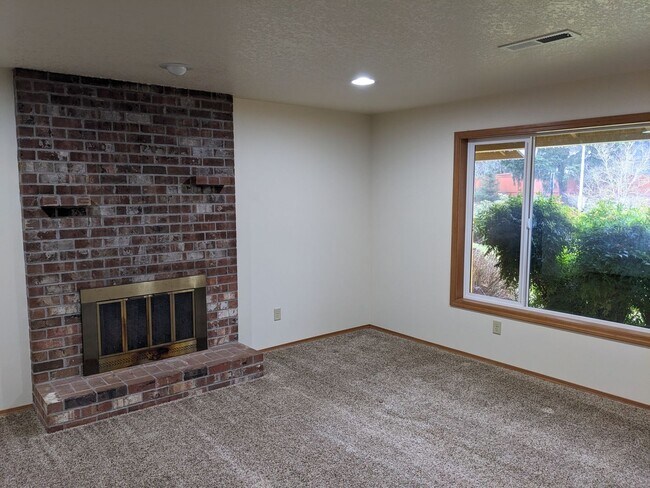 Building Photo - 2108 SE 135th Ave