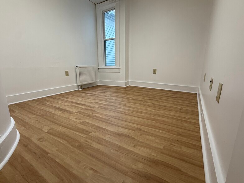 Room 3 - 262 Ashland St