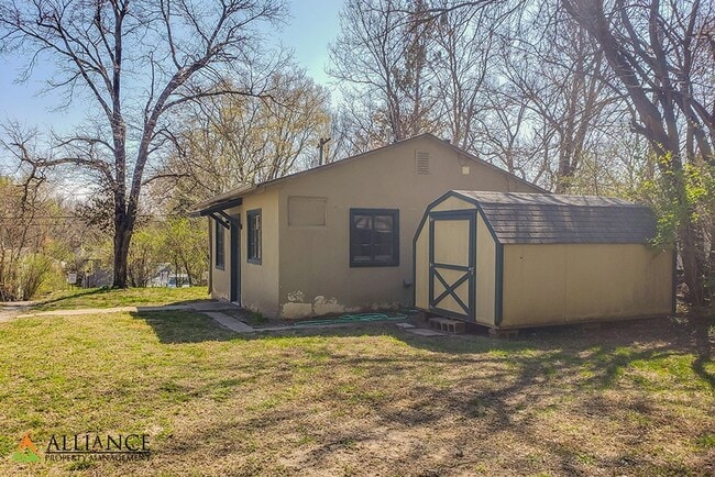 Building Photo - 619 Ratone Ln