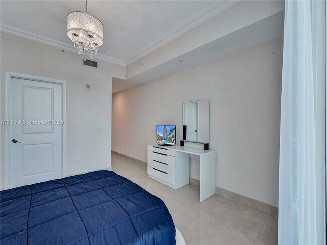 Building Photo - 1945 S Ocean Dr