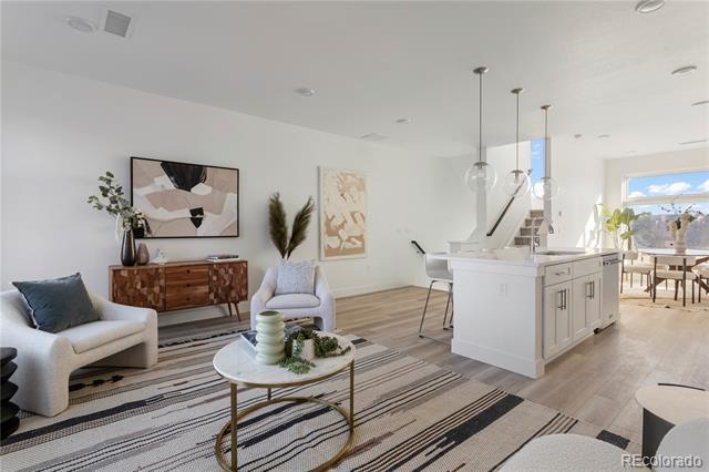 Building Photo - 18 Oneida Ct