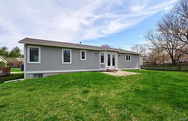 Building Photo - Coming Soon St Peters Area