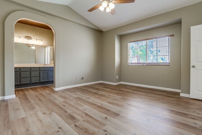 Building Photo - 3 Bedroom Home in Cul De Sac Available Now...