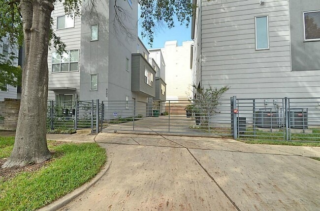 Building Photo - 1522 Blodgett St