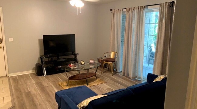 Building Photo - Orem Condo